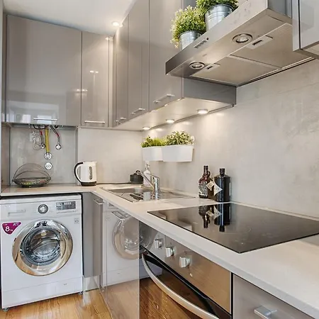 Bmyguest - 28 Tram Central Apartment