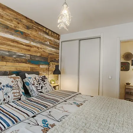 Bmyguest - 28 Tram Central *